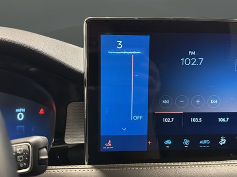 Used 2025 Lincoln Corsair AWD image 32