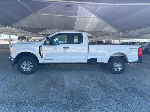 New 2026 Ford F250 XL w/ XL Chrome Package image 4