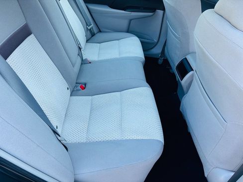 Used 2014 Toyota Camry LE image 14