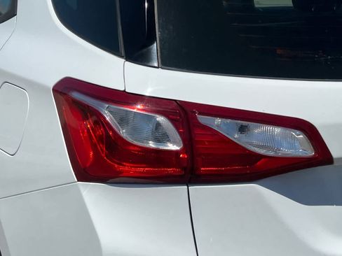 Used 2019 Chevrolet Equinox LS FWD image 20