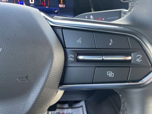 Used 2025 Chevrolet Suburban Z71 image 28