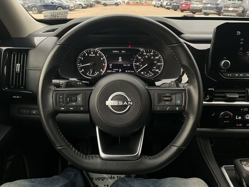 Used 2025 Nissan Pathfinder SV FWD image 33
