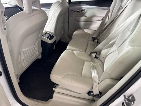 Used 2021 Volvo XC90 T5 Momentum w/ Climate Package FWD image 9