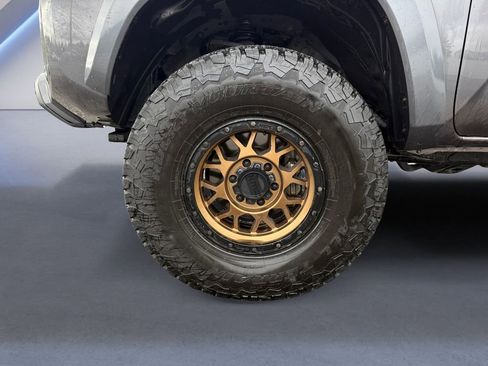 Used 2017 Toyota Tacoma SR5 w/ Tow Package image 10