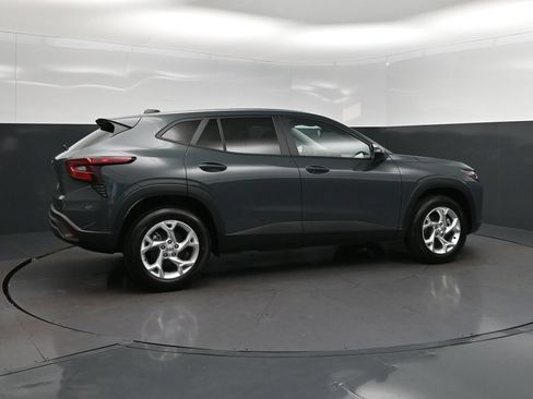 New 2026 Chevrolet Trax LS w/ LS Convenience Package FWD image 8
