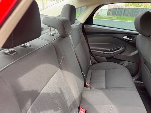 Used 2015 Ford Focus SE w/ SE Sport Package FWD image 12