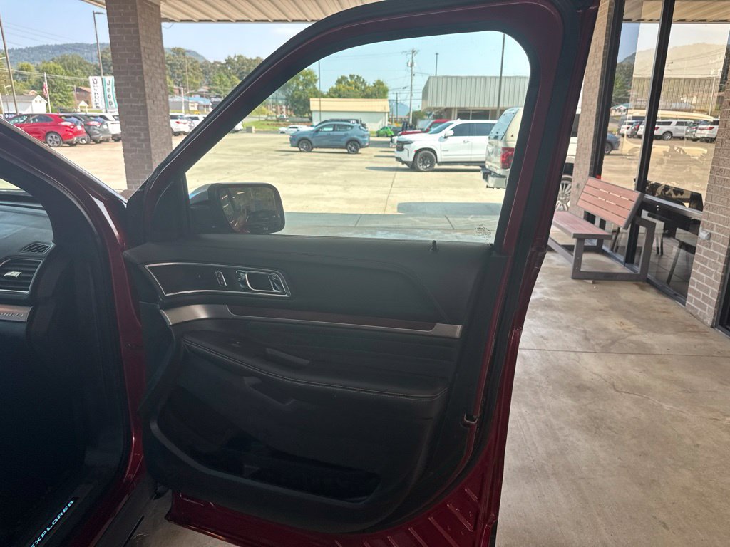 Used 2017 Ford Explorer Platinum AWD/4WD image 15
