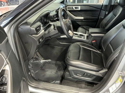 Used 2023 Ford Explorer XLT w/ Equipment Group 202A image 3