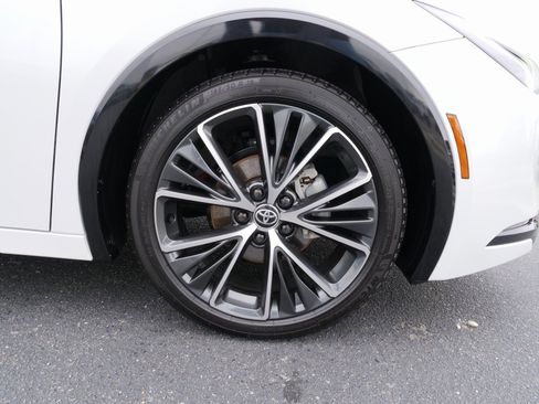 Used 2025 Toyota Prius XLE image 11