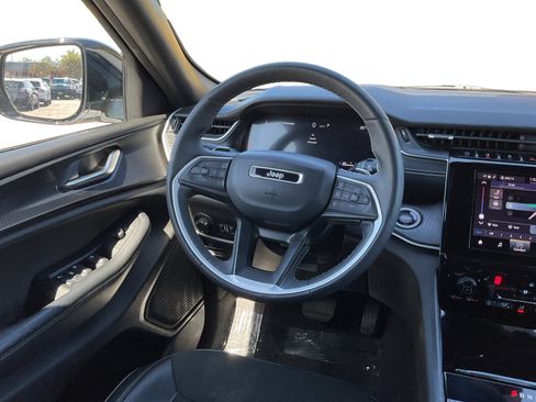 Used 2023 Jeep Grand Cherokee L Laredo RWD image 11