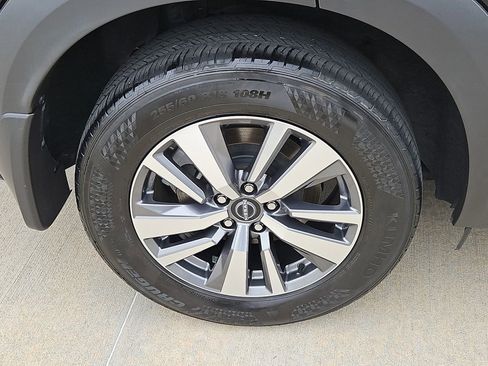 Used 2024 Nissan Pathfinder SL FWD image 10