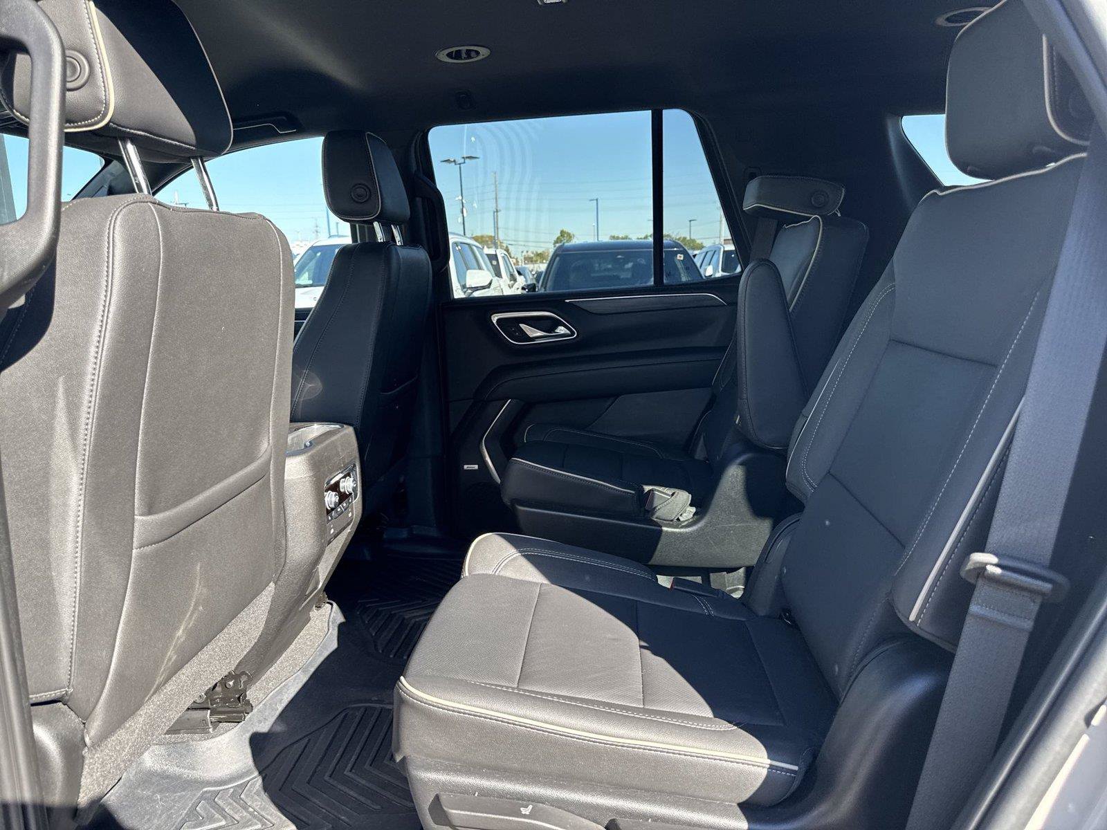 Used 2023 GMC Yukon SLT w/ SLT Luxury Package AWD/4WD image 31