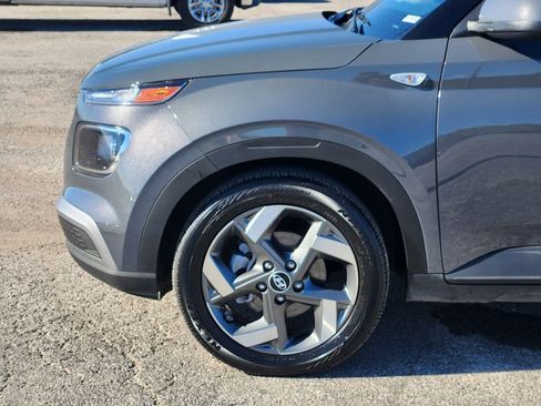 Used 2025 Hyundai Venue SEL image 8