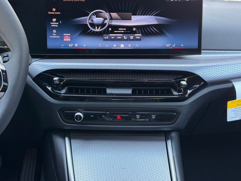 New 2026 BMW 330i xDrive Sedan w/ Premium Package AWD/4WD image 21