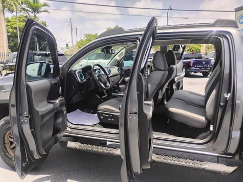 Used 2021 Toyota Tacoma SR5 RWD image 33