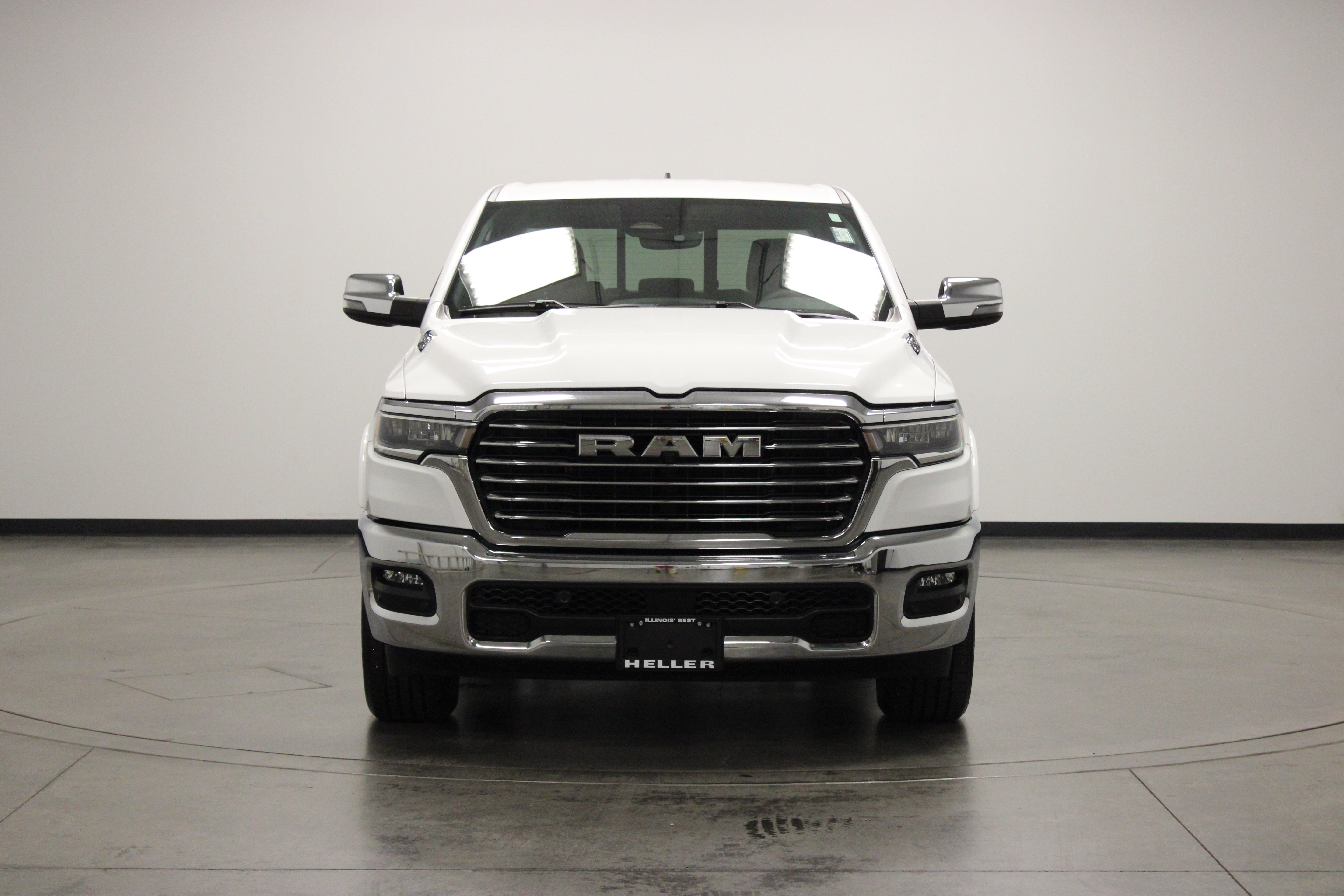 Used 2025 RAM 1500 Laramie AWD/4WD image 3