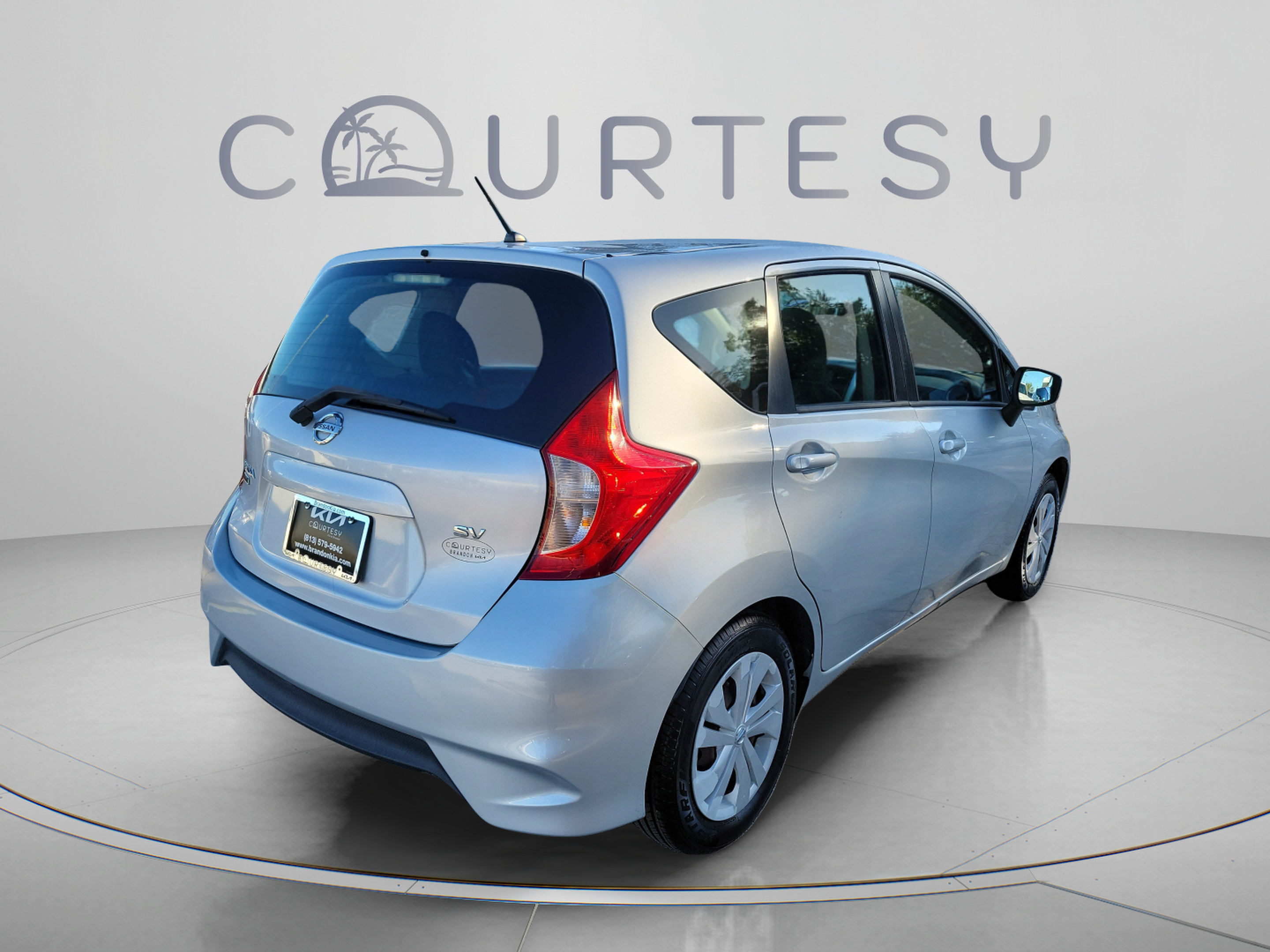 Used 2019 Nissan Versa Note SV FWD image 3