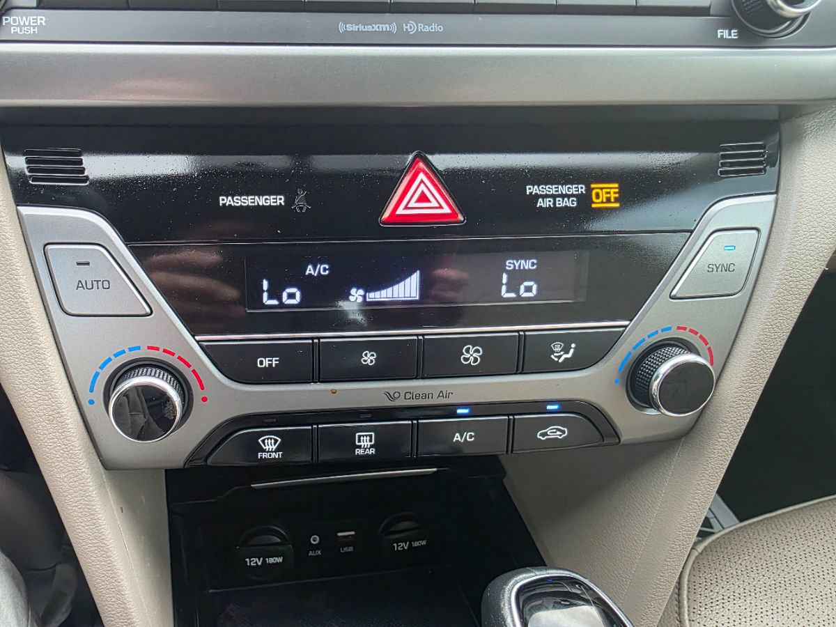 Used 2017 Hyundai Elantra Limited FWD image 40