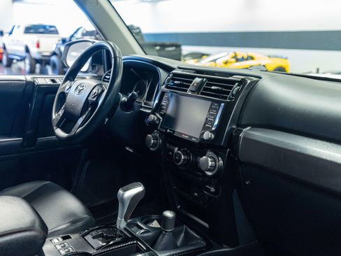 Used 2020 Toyota 4Runner TRD Off-Road Premium w/ Moonroof Package AWD/4WD image 11