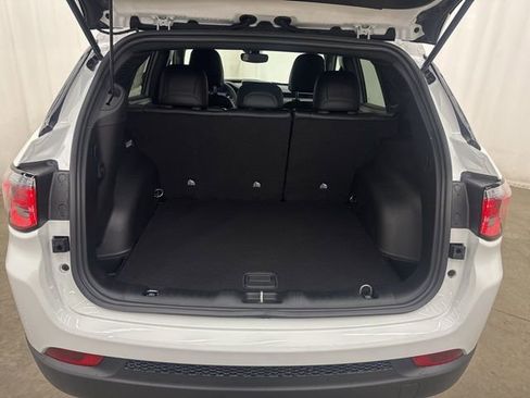 New 2026 Jeep Compass Latitude image 18