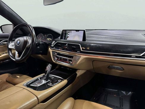 Used 2016 BMW 750i RWD image 58
