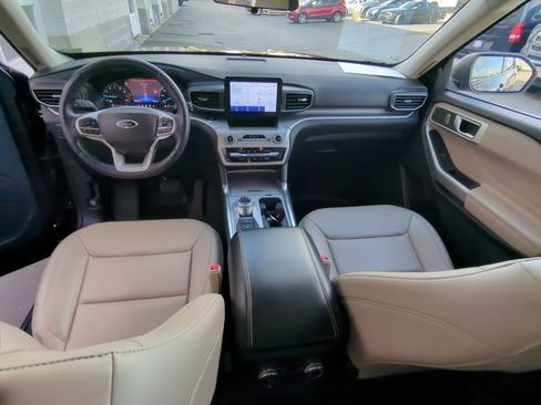 Used 2022 Ford Explorer XLT w/ Equipment Group 202A image 16