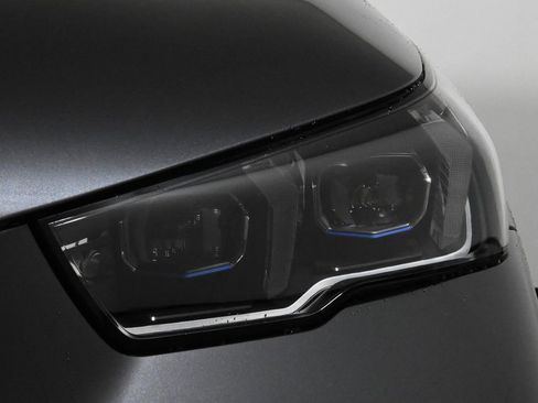 Used 2026 BMW 530i xDrive w/ Premium Package image 11