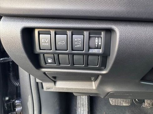 Certified 2025 Subaru Forester Limited image 17