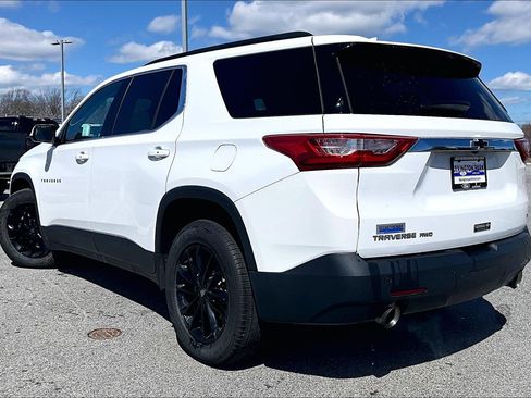 Used 2019 Chevrolet Traverse LT w/ LPO, Black Accent Package image 6