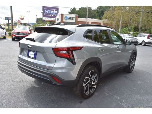 Used 2025 Chevrolet Trax RS w/ Driver Confidence Package image 5