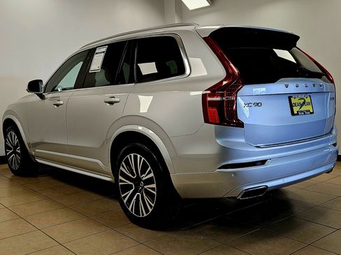 Used 2021 Volvo XC90 T6 Momentum w/ Protection Package Premier image 5
