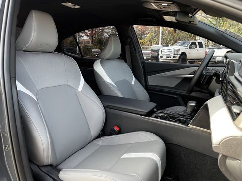 Used 2025 Toyota Camry Hybrid image 24