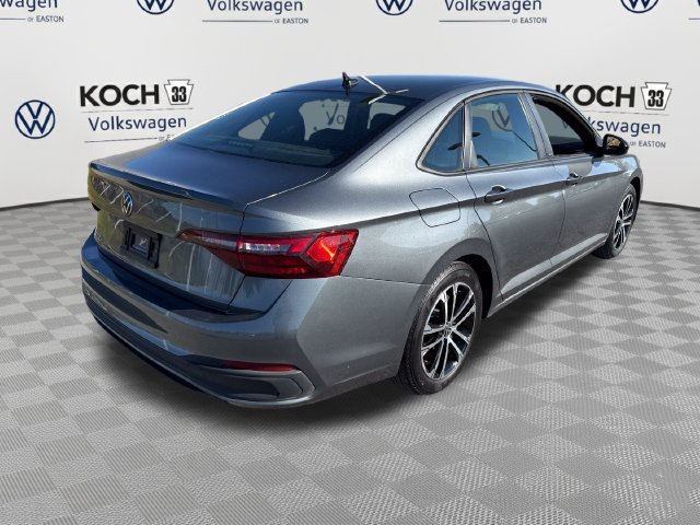 Used 2024 Volkswagen Jetta Sport FWD image 8