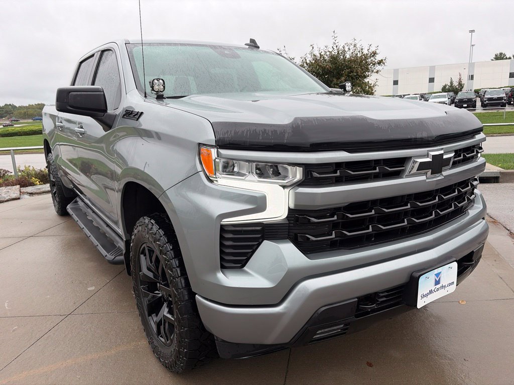 Used 2025 Chevrolet Silverado 1500 RST AWD/4WD image 2
