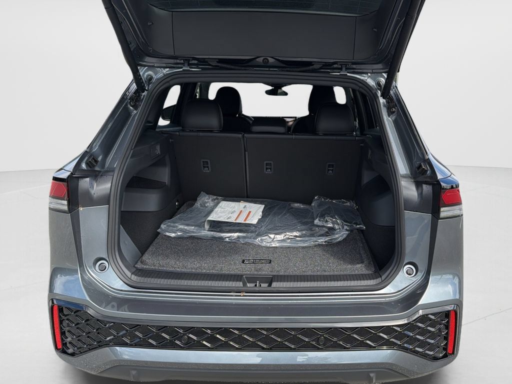New 2026 Volkswagen Tiguan SE R-Line FWD image 10