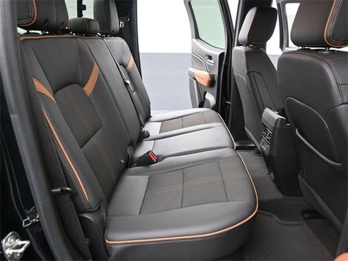 Used 2024 GMC Canyon AT4 w/ Technology Package image 25