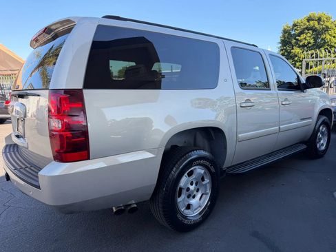Used 2007 Chevrolet Suburban LT w/ LT Preferred Equipment Group AWD/4WD image 23