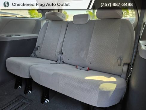 Used 2020 Toyota Sienna LE FWD image 19