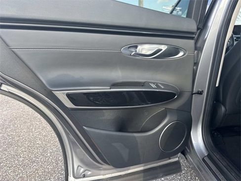 Used 2025 Genesis GV70 2.5T image 12