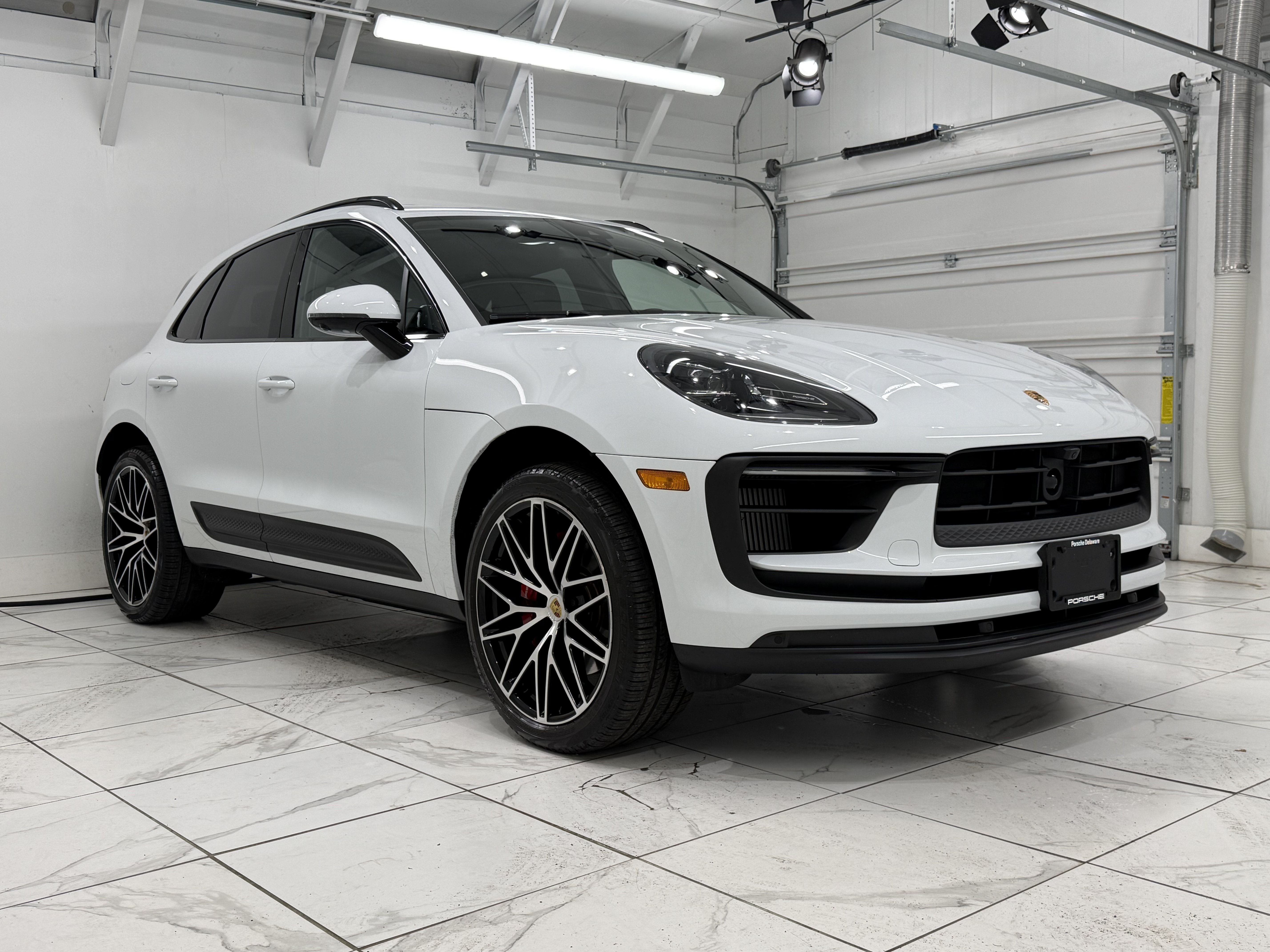 Certified 2024 Porsche Macan S AWD/4WD image 10
