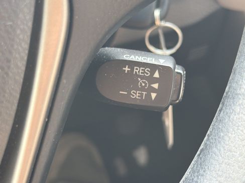 Used 2015 Toyota RAV4 XLE FWD image 28