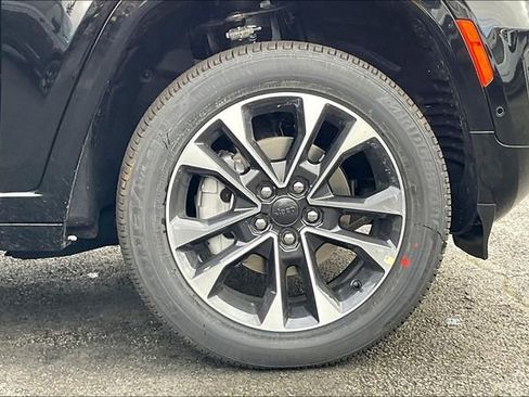 New 2025 Jeep Grand Cherokee Overland w/ Luxury Tech Group IV image 13