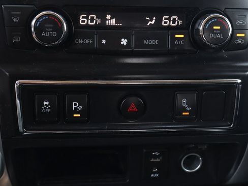 Used 2018 Nissan Titan PRO-4X AWD/4WD image 35