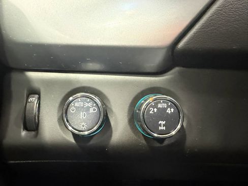 Used 2016 Chevrolet Suburban LT image 17