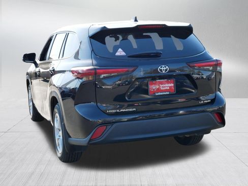 Certified 2024 Toyota Highlander LE AWD/4WD image 4