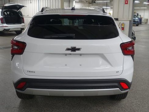 New 2026 Chevrolet Trax LT w/ LT Convenience Package FWD image 6