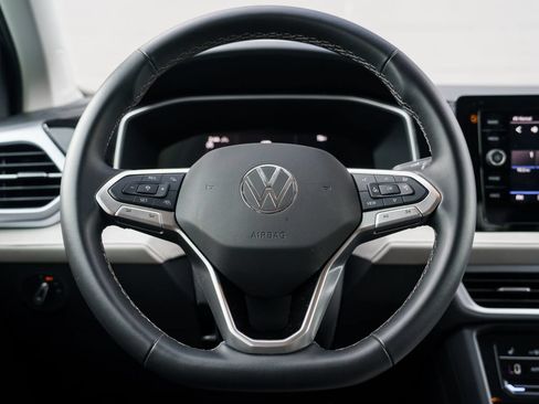Used 2025 Volkswagen Taos SE AWD/4WD image 23