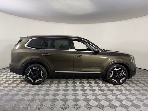 Used 2023 Kia Telluride EX w/ EX Captain's Chair Package FWD image 5
