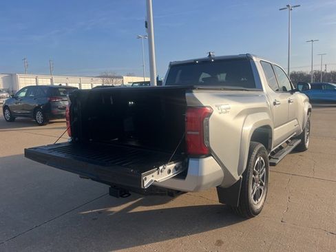 Used 2024 Toyota Tacoma TRD Sport image 5
