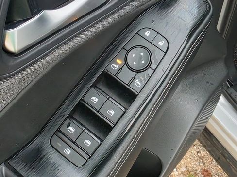 Used 2023 Nissan Rogue SV image 16